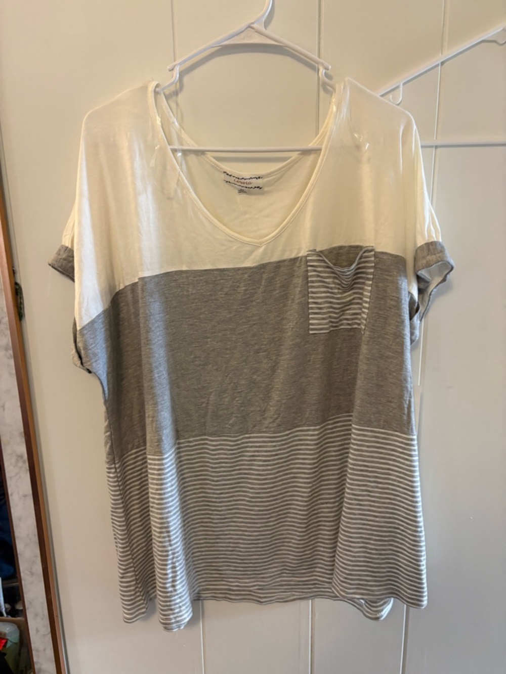 Casual V-Neck Colorblock Pocket Tee - White & Gray